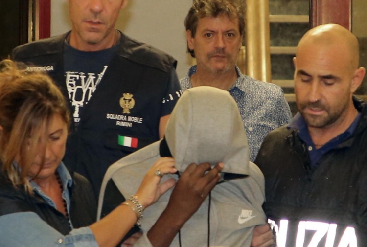 STUPRI RIMINI , "LA MADRE MI DISSE TI FACCIO SCOP*** DAI MIEI FIGLI" IL RACCONTO CHOC DELLA VICINA