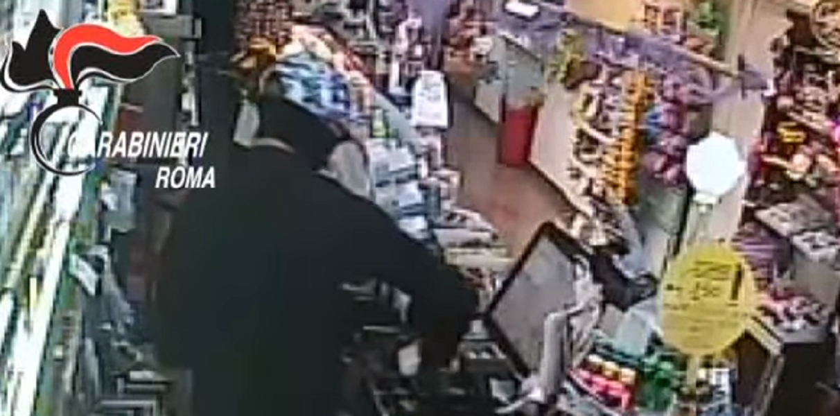 Rapinavano tabaccherie a Pomezia e dintorni: 16 i colpi, tre arresti