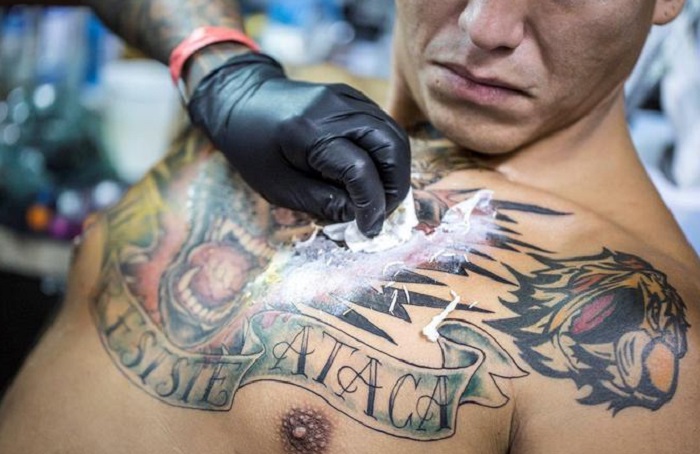 Italiano popolo triste: meno bacco, tabacco e Venere. Ma si riempie di tatuaggi