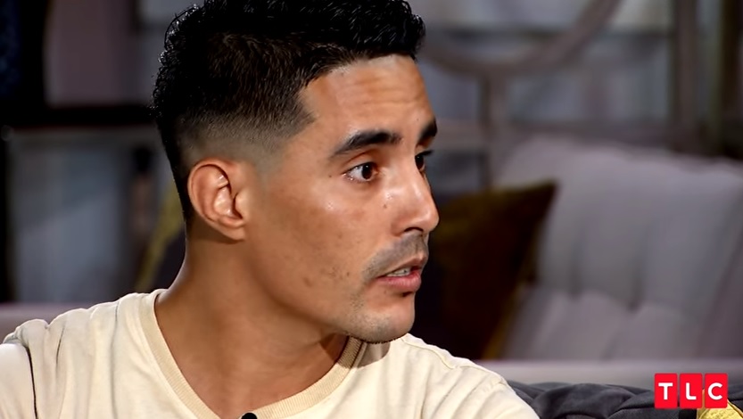 YOUTUBE Immigrato rifiuta di farlo con la moglie sovrappeso: "Con lei solo per la green card"