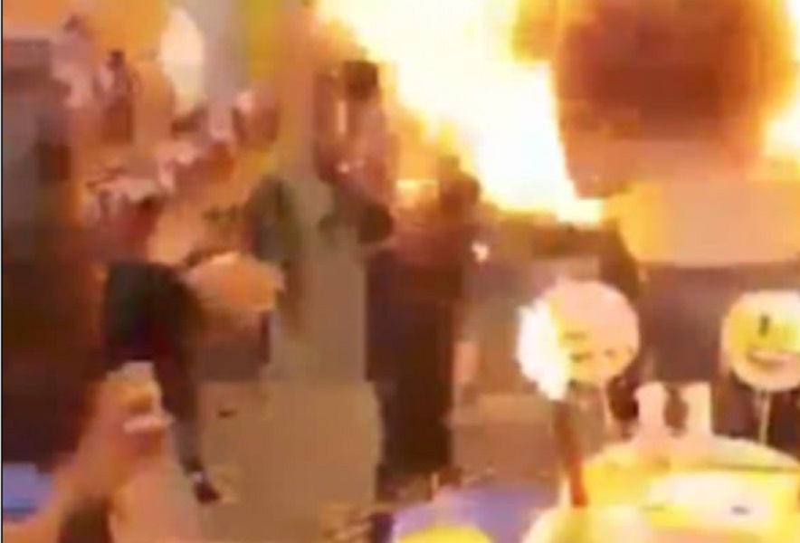 Festeggia il compleanno: qualcosa va storto, si trasforma in una torcia umana