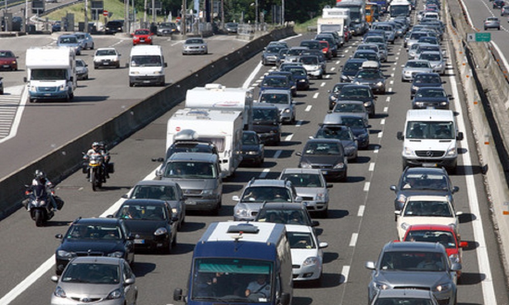 A4, camion a fuoco tra Rovato e Palazzolo: coda di dieci chilometri