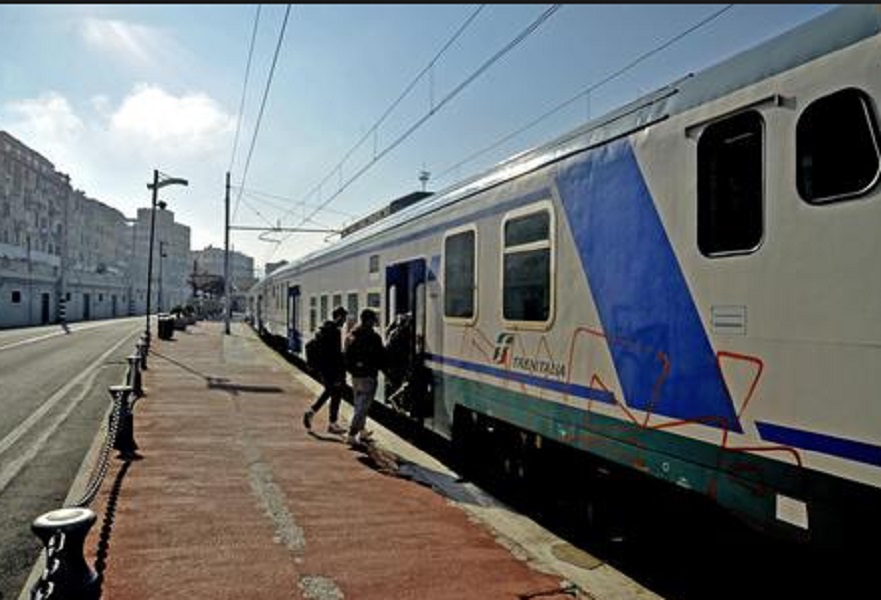 Prato, due ragazze picchiano una capotreno: domani sciopero ferrovieri in Toscana