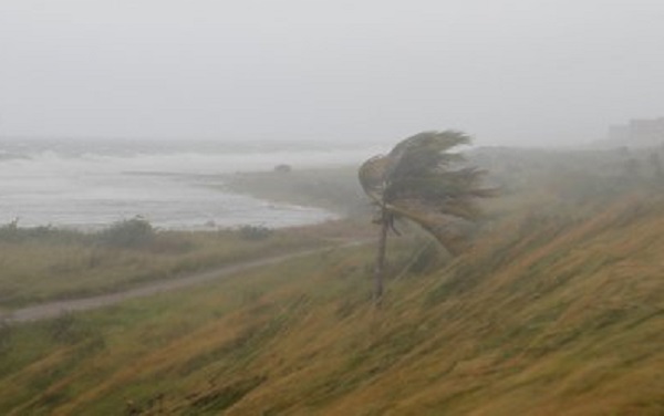 Uragano Irma verso la Florida, milioni in fuga. Trump: "Scappate, che Dio vi benedica"