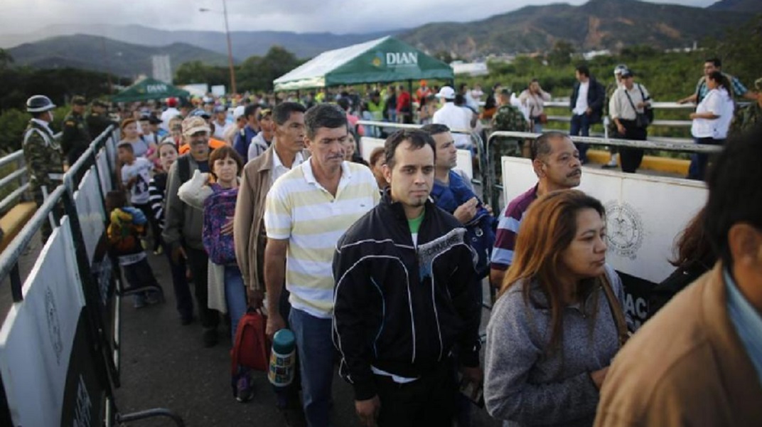 Tasse, pensioni, scuola. Tutti scappano come dal Venezuela. Arriva il "muro" di Berlino?