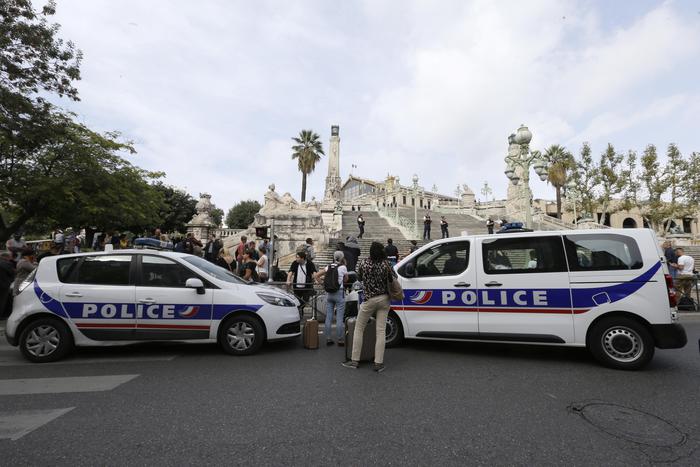 Police cars park outside the Marseille railway station, Sunday, Oct. 1, 2017. French police warn people to avoid Marseille's main train station amid reports of knife attack, assailant shot dead. (ANSA/AP Photo/Claude Paris) [CopyrightNotice: Copyright 2017 The Associated Press. All rights reserved.]