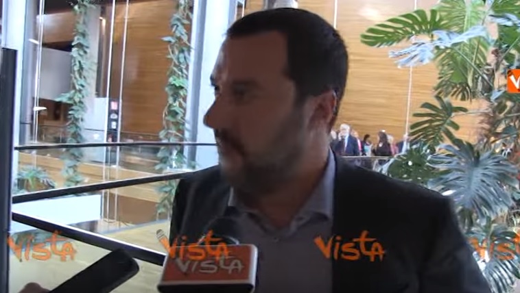 Matteo Salvini si arrabbia col giornalista: "Fa politica? Si candidi"