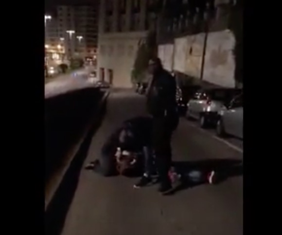 YOUTUBE Genova, aggredito dai buttafuori alla discoteca Makò: il video del pestaggio