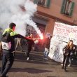 studenti_corteo_lancio_oggetti