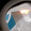 Il motore dell'aereo prende fuoco in volo. Passeggero terrorizzato filma tutto03