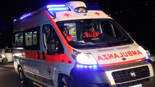 desenzano-del-garda-ragazzo-cade-tetto