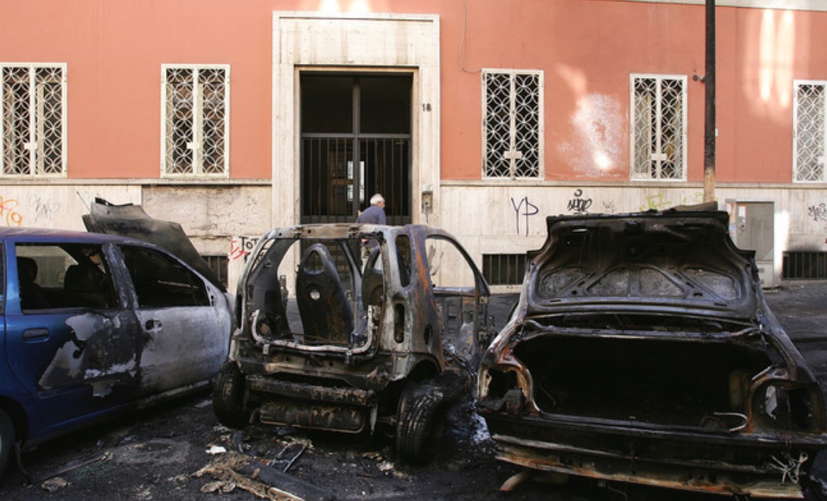 roma-incendio-auto