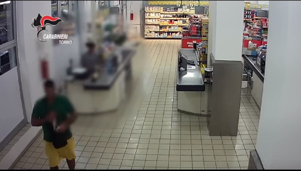 torino_rapinatore_bermuda_taxi