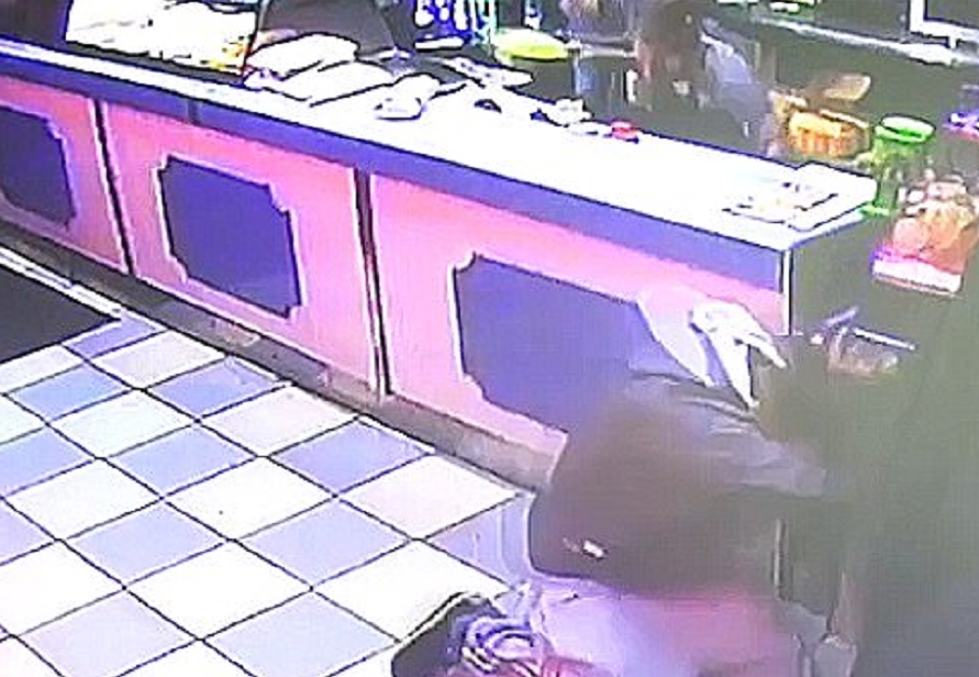 Birmingham sparano all'impazzata ai clienti del fish & chips