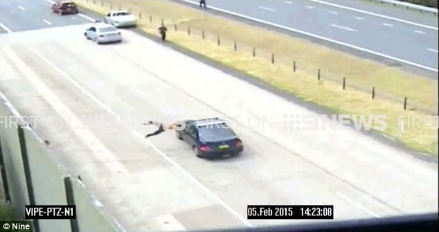 fermare-auto-pistola