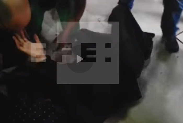 Barcellona: proiettili di gomma ai seggi, polizia spara votante a occhio