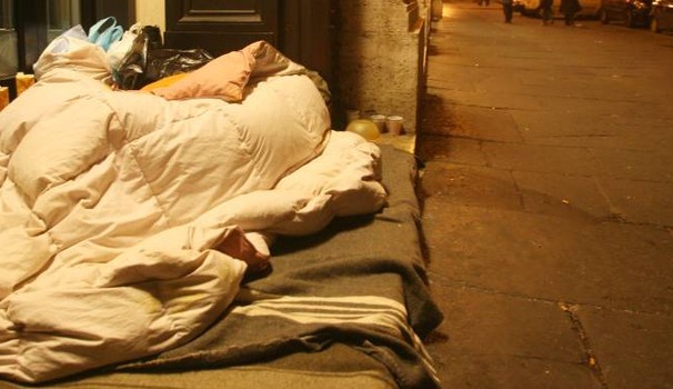 milano-avvocato-accoltellato-clochard