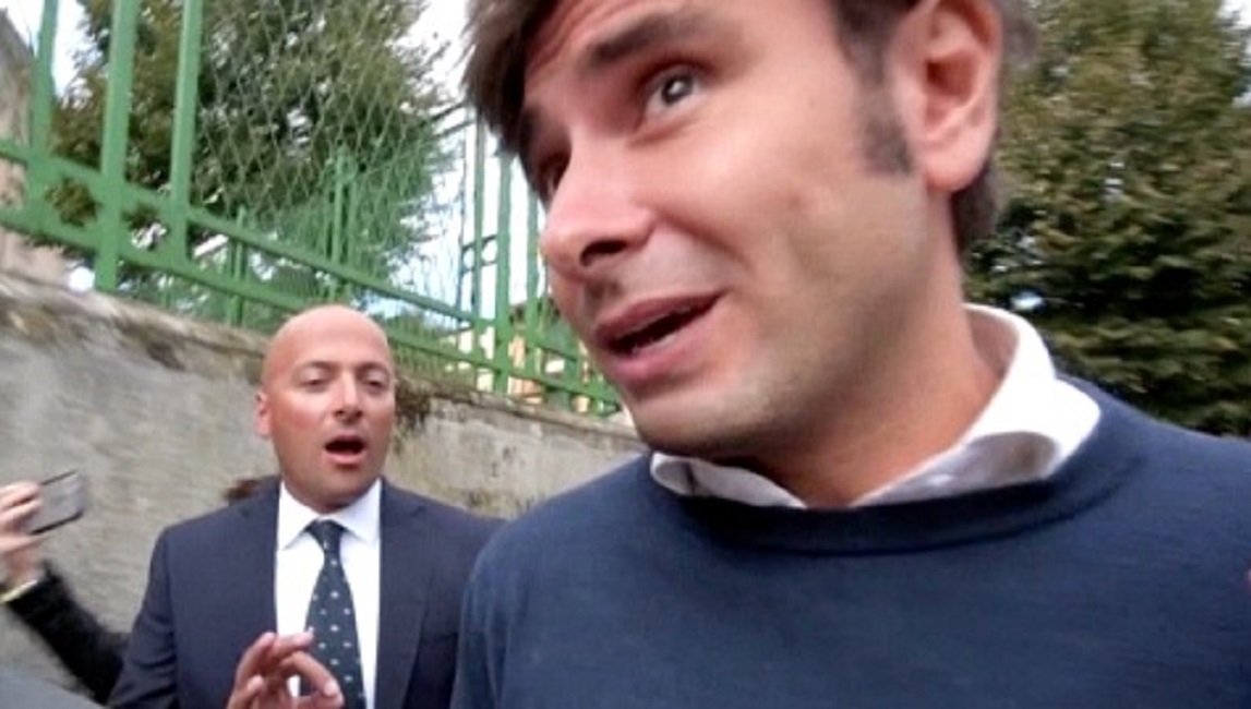 Alessandro-Di-Battista-inseguito-Angelo-Ferrillo