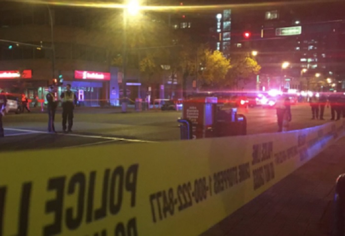 Edmonton: terrorista investe persone e accoltella poliziotto. Bandiera Isis nel camion
