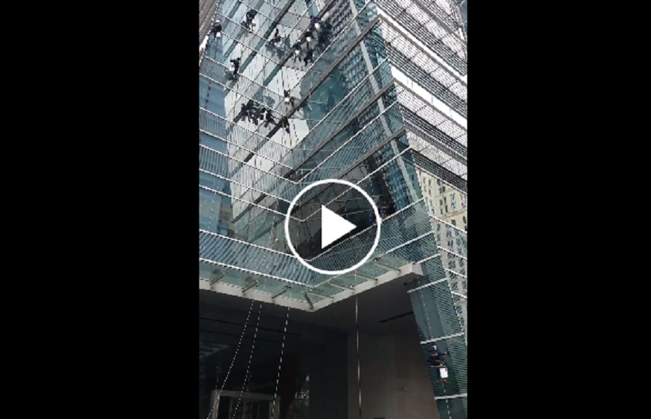 bangkok-grattacielo-lavavetri-acrobati