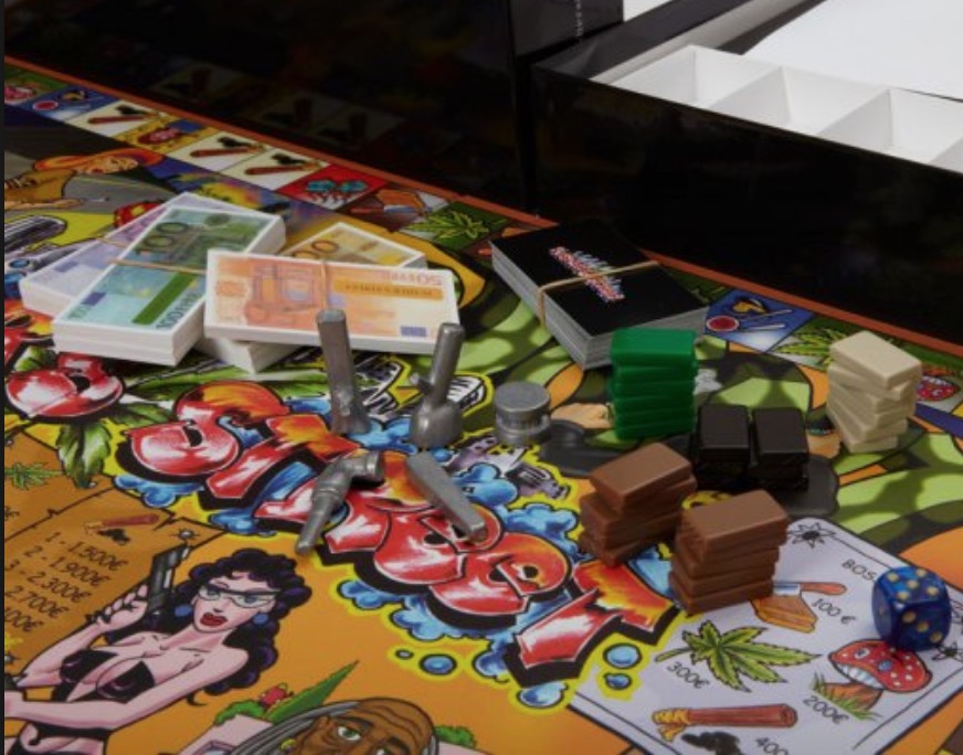 Genova, pusher per gioco e nella vita: arrestato un giovane che giocava al Monopoli dello spacciatore