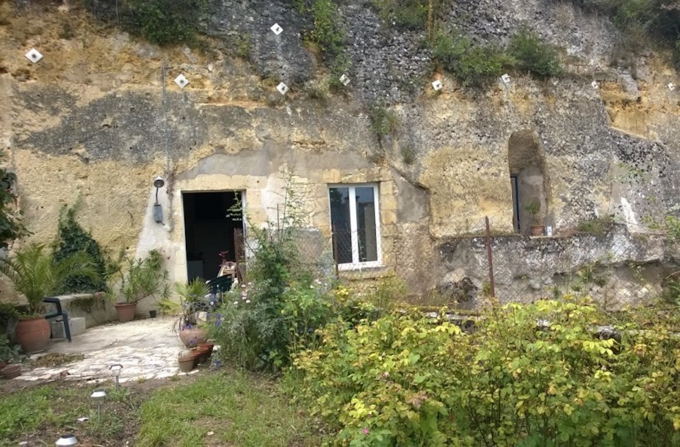 Giovane disoccupato compra caverna a un euro. Ora è un B&b di successo