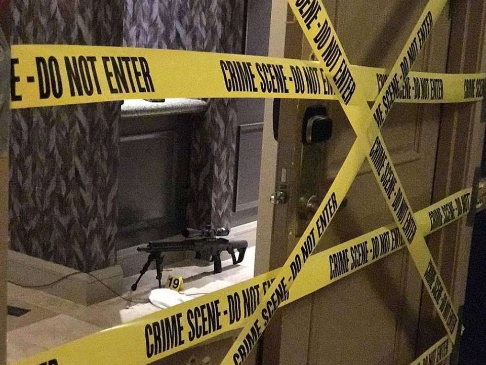Las Vegas, la stanza del killer Stephen Paddock: fucili dappertutto