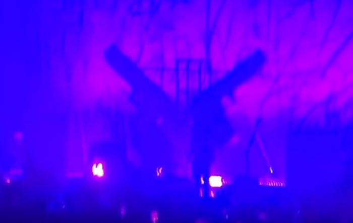 Marilyn Manson, incidente sul palco: crolla la scenografia