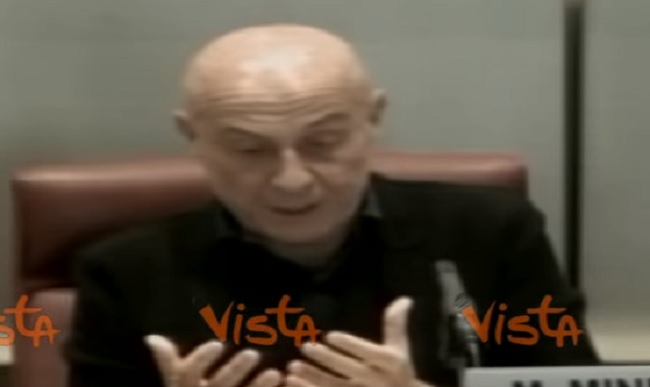 YOUTUBE Migranti, Marco Minniti: "Chiudiamo i grandi centri di accoglienza"