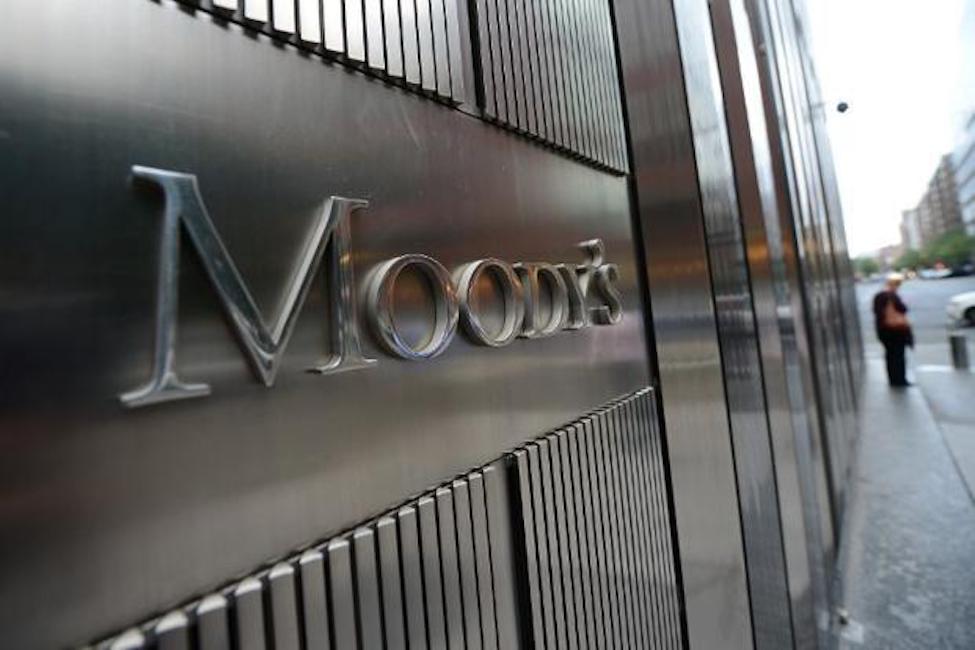 Moody's conferma rating Italia, ma outlook negativo. Bene crescita, male politica