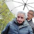Terremoto, Nonna Peppina lascia in lacrime la casetta di legno abusiva02