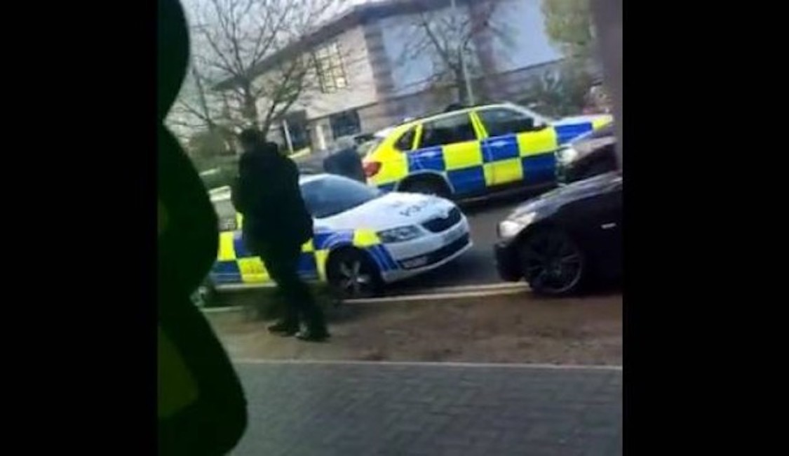 Nuneaton-ostaggi-bowling