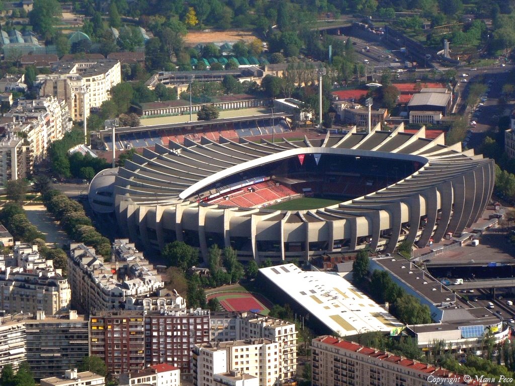 Parigi, trovata bomba vicino stadio Psg. Arrestate 5 persone