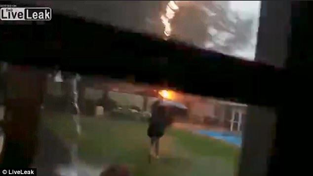 ragazzino-centrato-fulmine