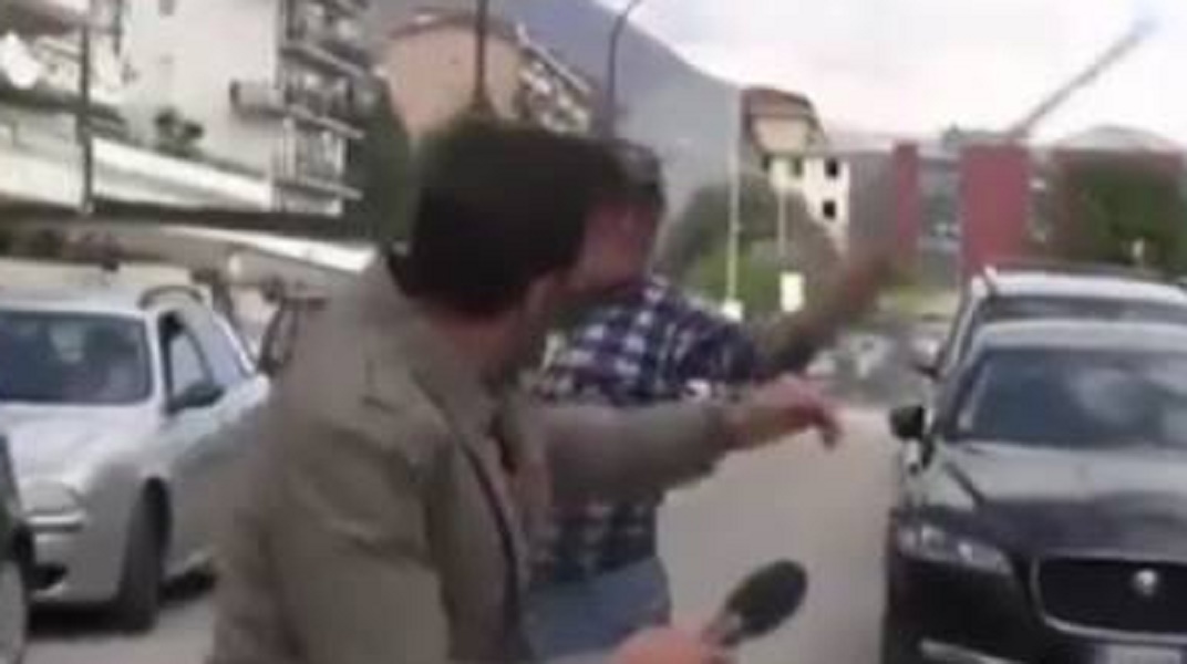 Striscia la Notizia, inviato Edoardo Stroppa difende cani maltrattati e viene pestato VIDEO