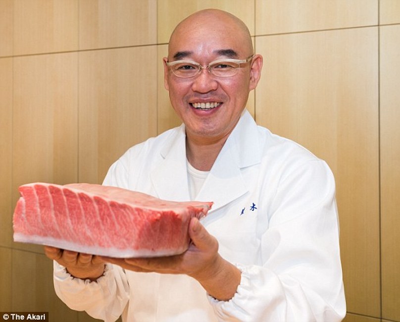 The Araki, sushi bar con 9 posti a sedere e 3 stelle Michelin. Menu fisso 338€01