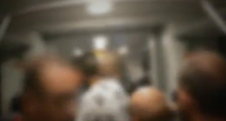 Treno ostaggio di baby gang di immigrati: il video dell'aggressione ai passeggeri