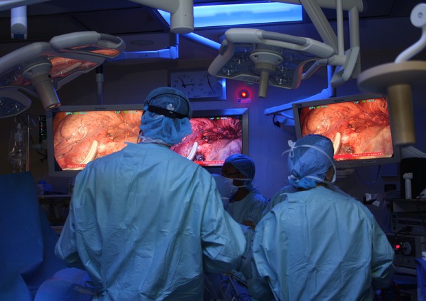 tumore-stomaco-senza-bisturi