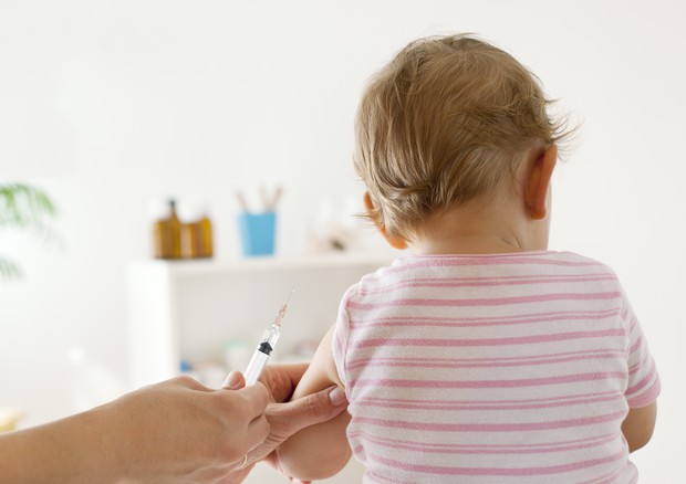 Test pre-vaccinali: lunghi, costosi e non servono a niente