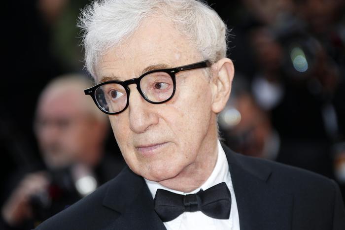 Woody Allen scagionato dal figlio Moses: "La violenta era Mia Farrow"