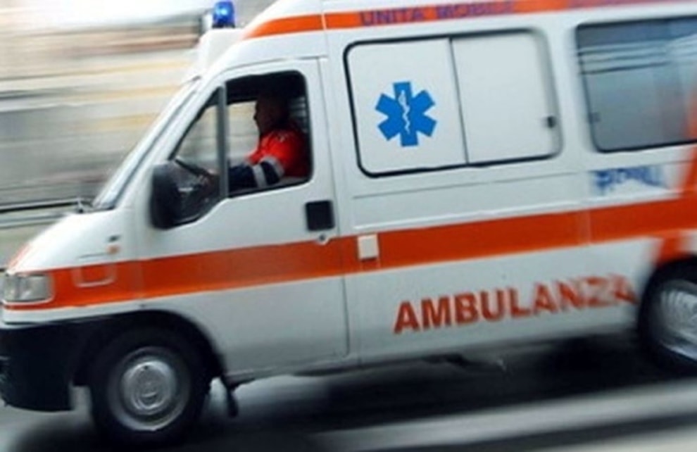 ambulanza-corre-feriti
