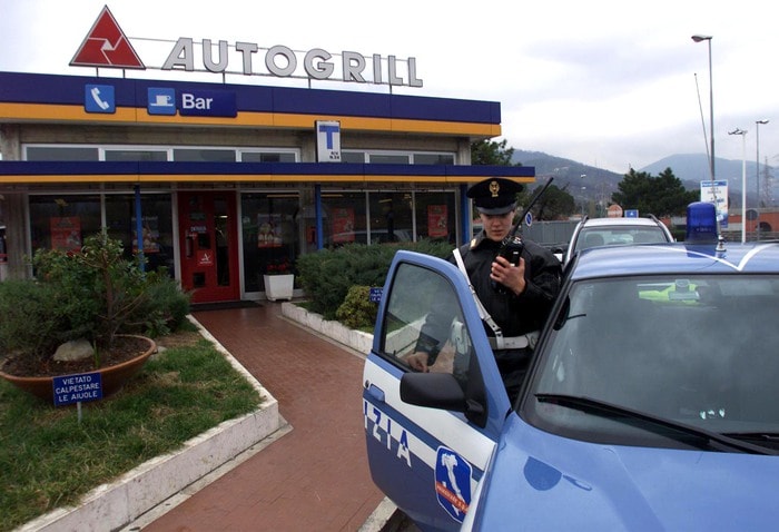 autogrill-bambino-polizia