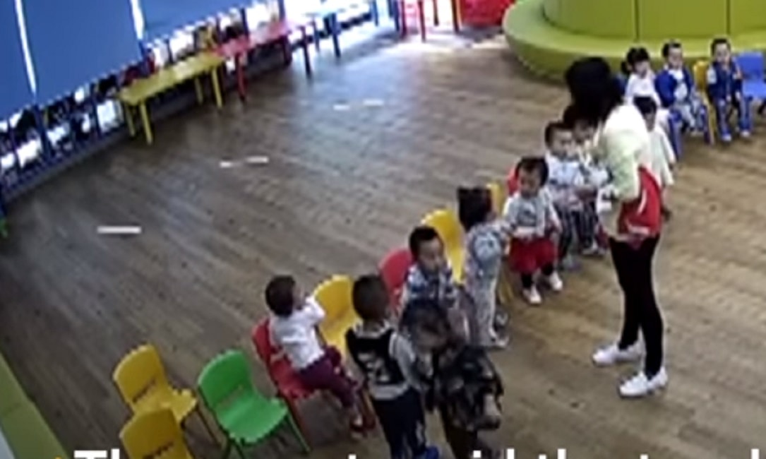 bambini-asilo-piccante-