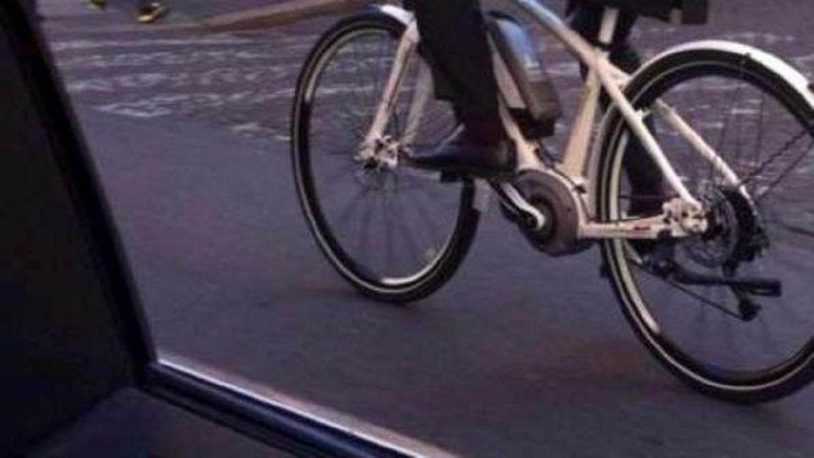 Pescate-vietato-profughi-bici
