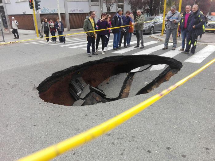 Roma-maxi-voragine-montagnola-04