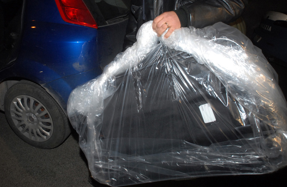 Cadavere-valigia-Alice-Castello