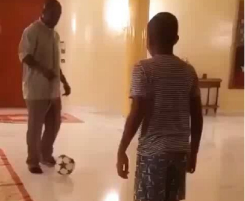 clarence-seedorf-gioca-figlio