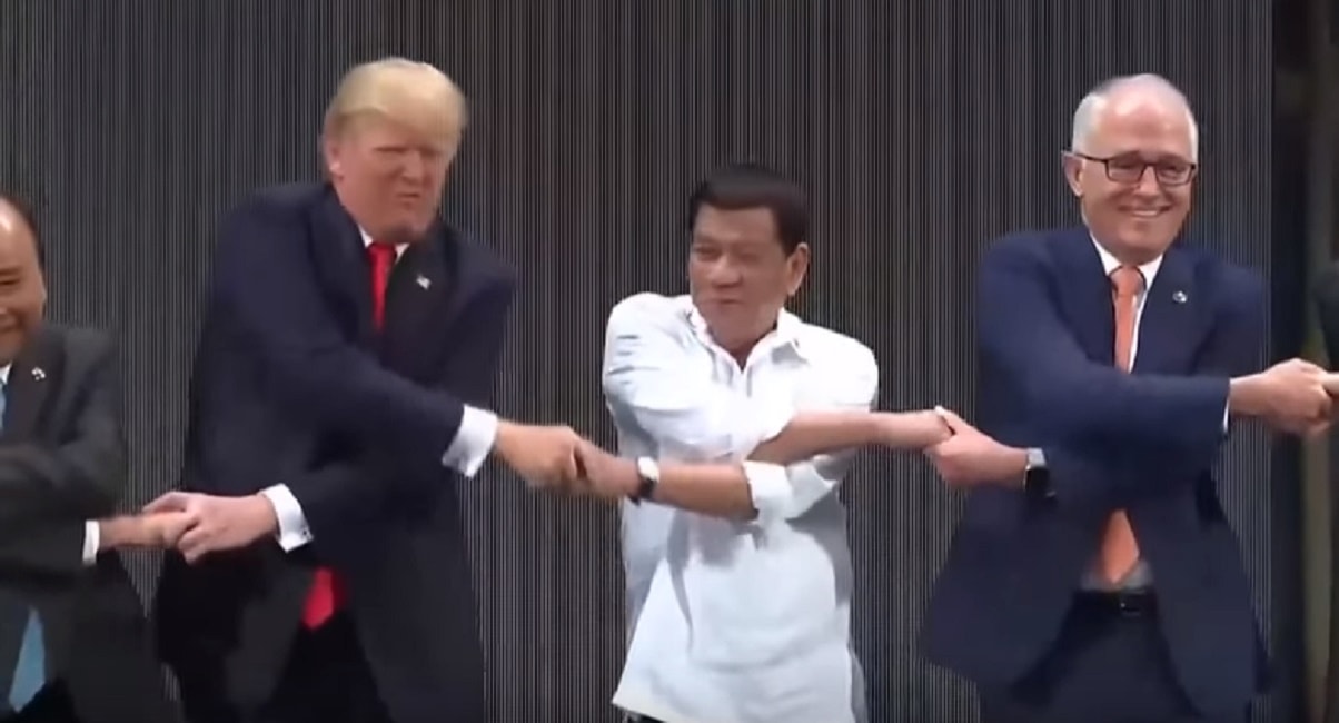 donald-trump-stretta-mano