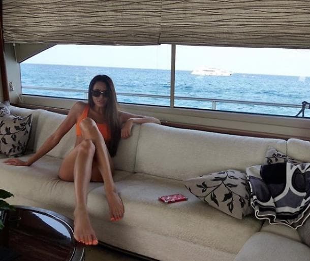 ex-miss-russia-piedi-grandi