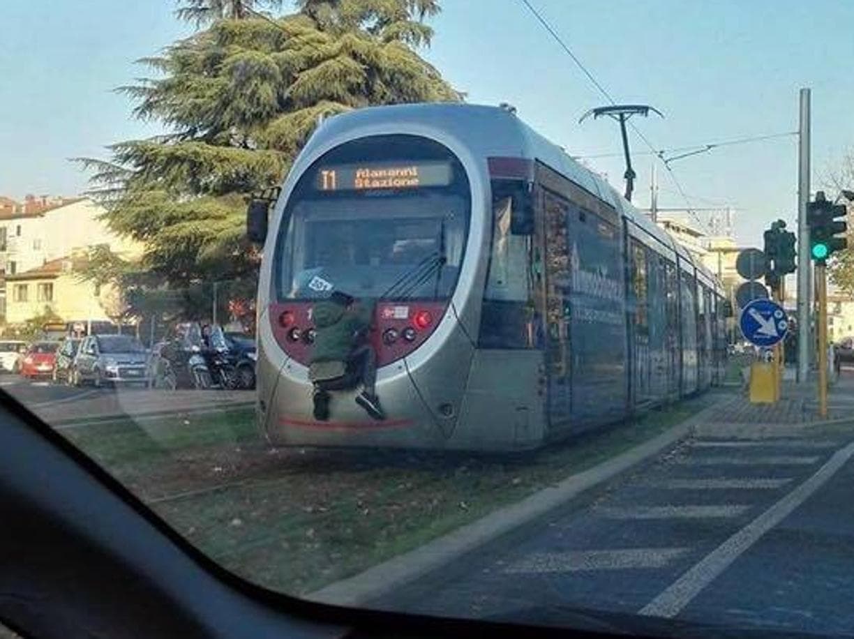 foto-ragazzino-tram-firenze